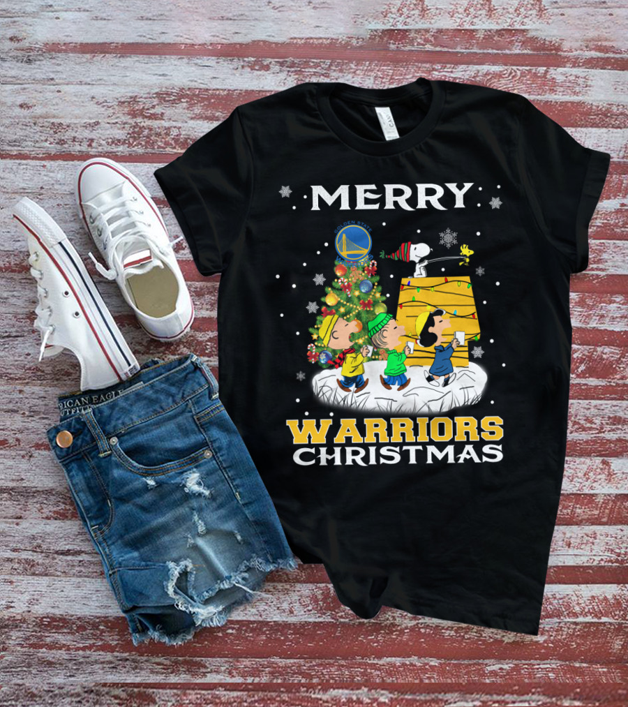 Merry Golden State Warriors Christmas Snoopy Charlie Brown Tree T-Shirt