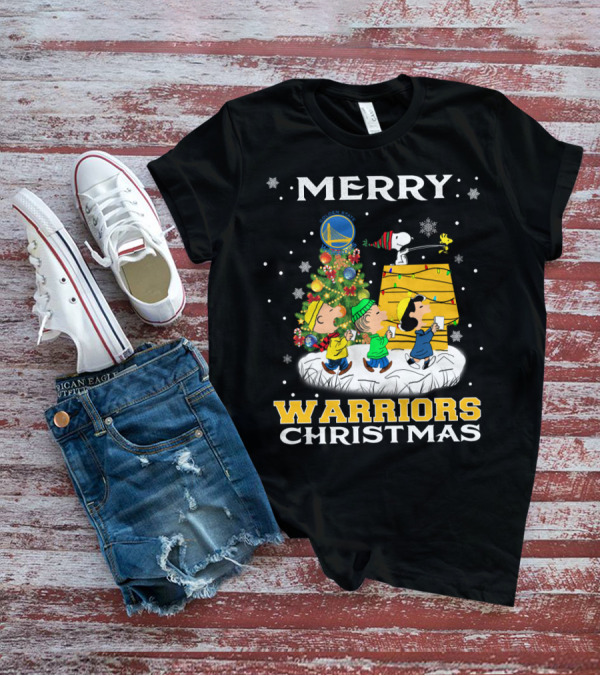 Merry Golden State Warriors Christmas Snoopy Charlie Brown Tree T-Shirt
