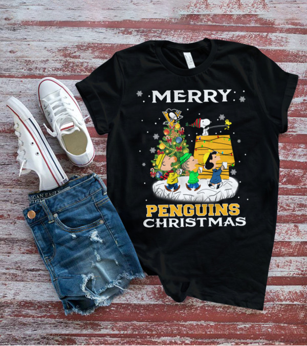 Merry Pittsburgh Penguins Christmas Snoopy And Peanuts Holiday T-Shirt