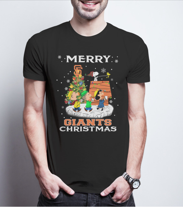 Merry San Francisco Giants Christmas Snoopy Peanuts Festive Scene T-Shirt