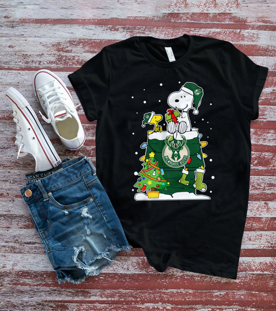 Milwaukee Bucks Christmas Snoopy And Woodstock Holiday Scene T-Shirt