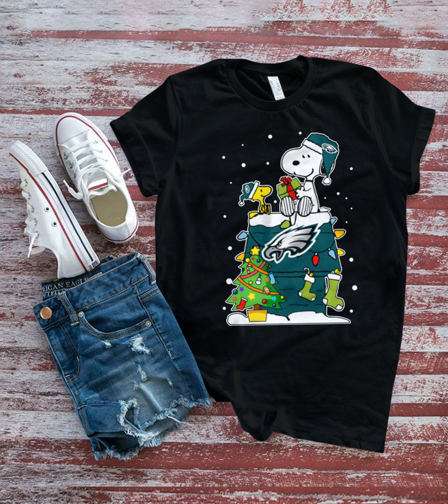 Philadelphia Eagles Snoopy Christmas Doghouse With Woodstock And Lights T-Shirt