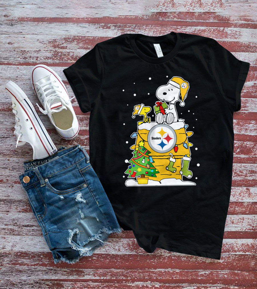 Pittsburgh Steelers Christmas Snoopy And Woodstock House With Holiday Decorations T-Shirt