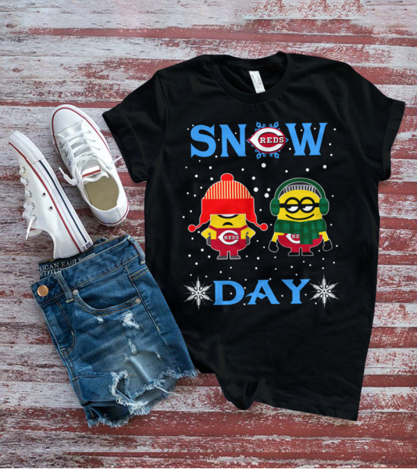Cincinnati Reds Snow Day With Cozy Minion Fans T-Shirt