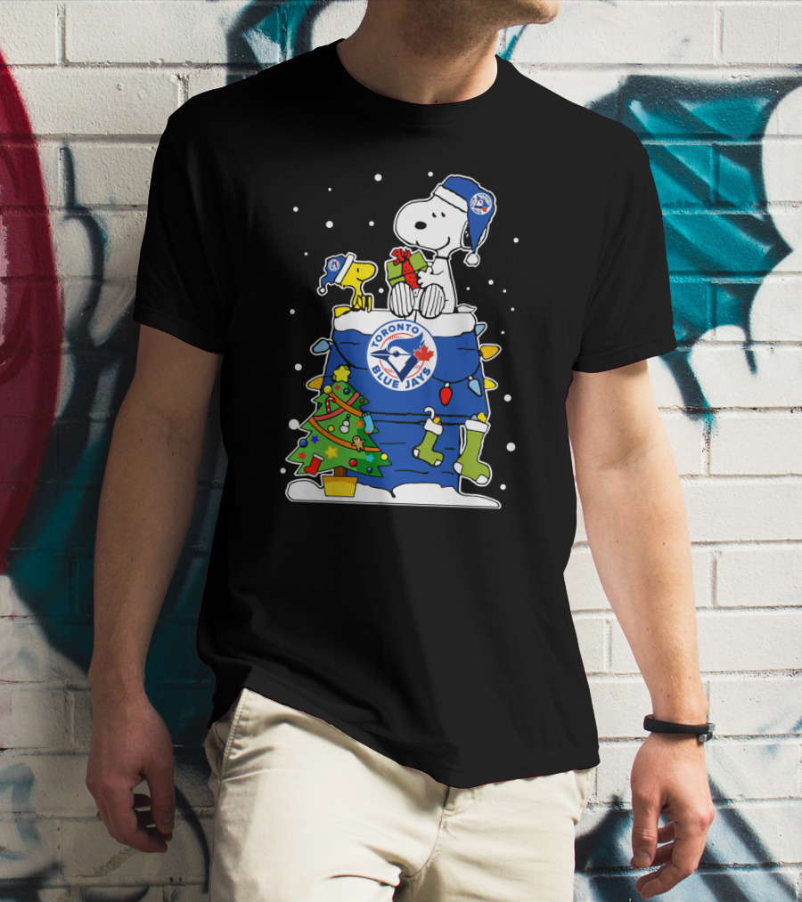 Toronto Blue Jays Snoopy Christmas Tree Gift Scene T-Shirt