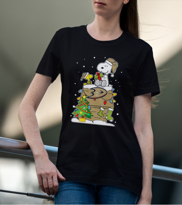 Anaheim Ducks Christmas Snoopy And Woodstock With Gifts T-Shirt