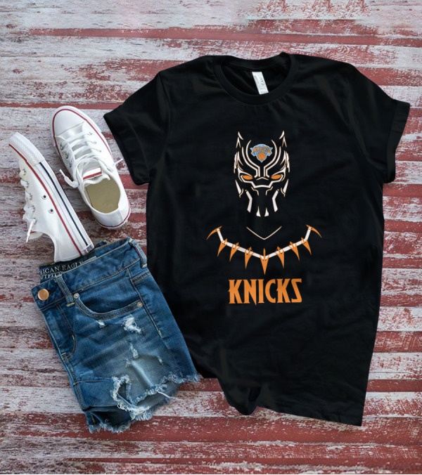 Black Panther Knicks Fans Iconic Mask And Necklace T-Shirt