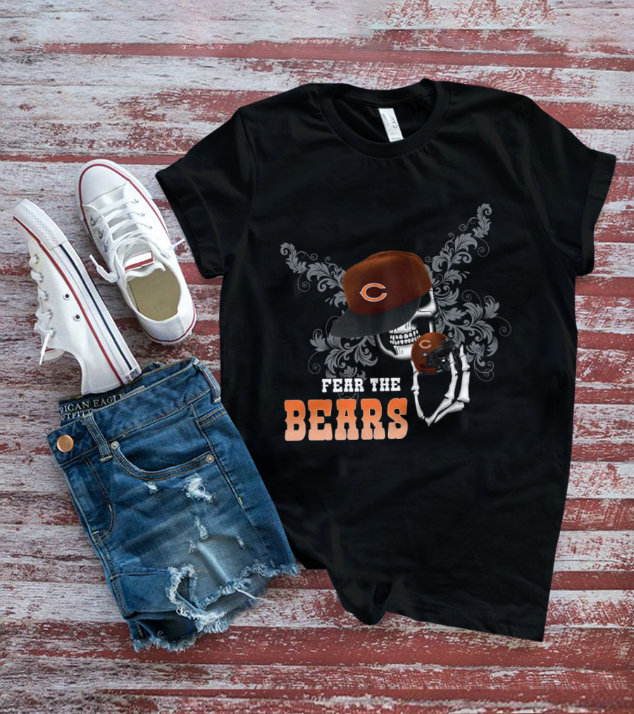 Fear The Bears Chicago Football Skull Helmet T-Shirt