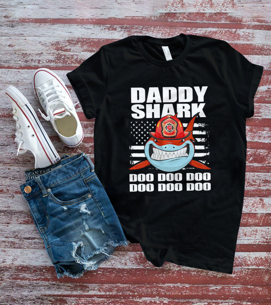 Daddy Shark Firefighter Red Helmet American Flag Doo Doo Doo T-Shirt