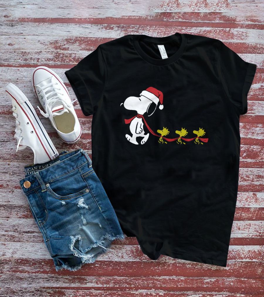 Snoopy Santa Hat Woodstock Parade Peanuts Christmas Holiday T-Shirt