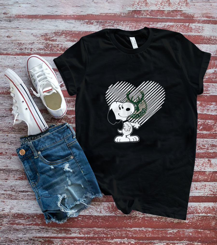 Snoopy Heart Milwaukee Bucks Fans T-Shirt