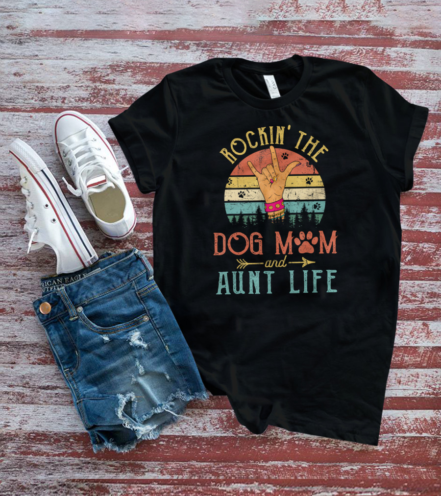 ROCKIN' THE DOG MOM AND AUNT LIFE Vintage Sunset Paw Print Peace Sign Retro Rainbow T-Shirt