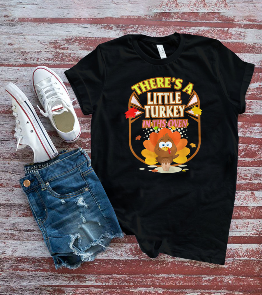 There's A Little Turkey In This Oven Thanksgiving Pregnancy Announcement T-Shirt