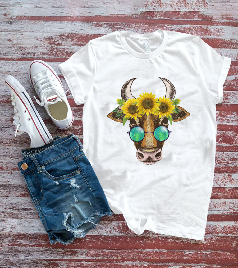 Cute Cow With Sunflower And Sunglasses Headpiece T-Shirt