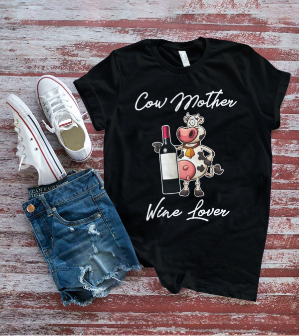 Cow Mother Wine Lover Funny Cow With Wine Bottle T-Shirt