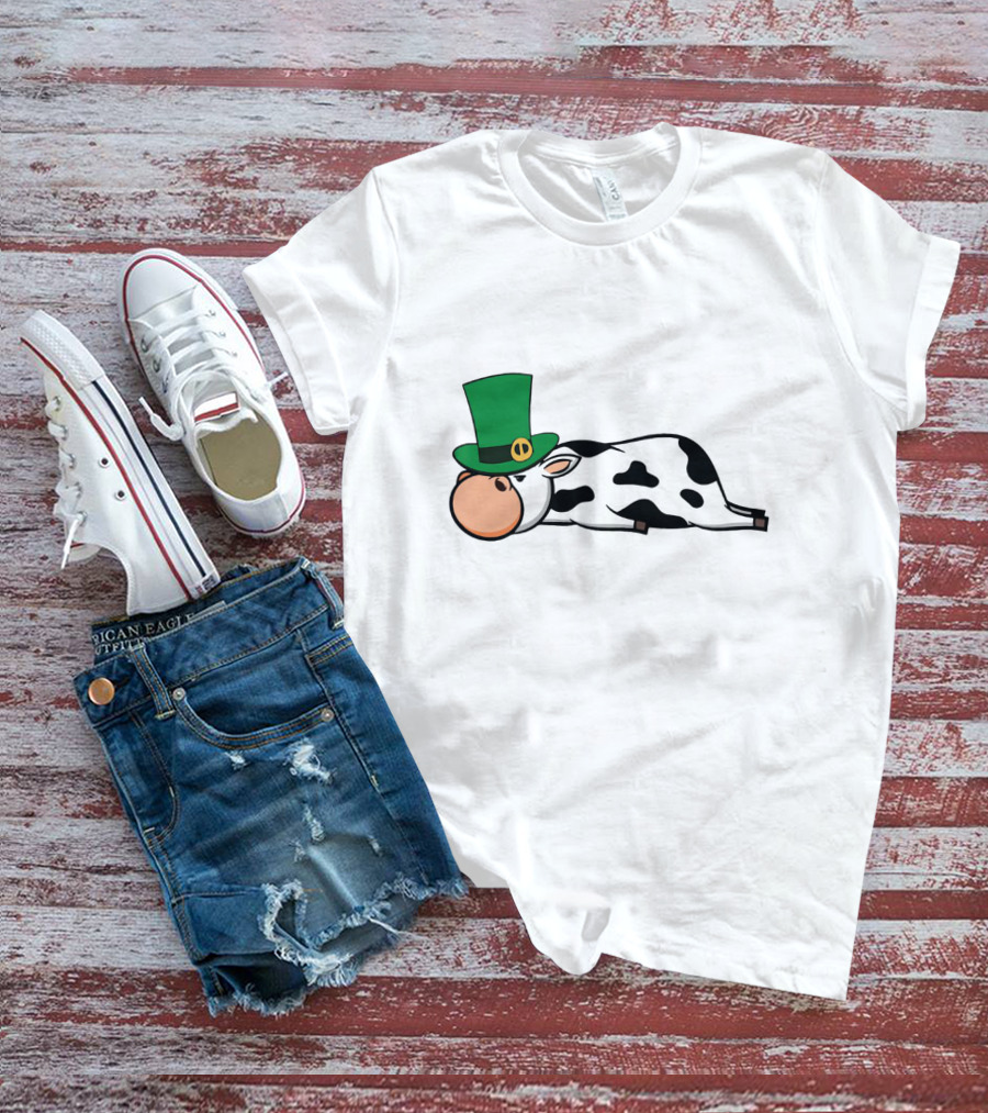 St Patricks Day Drunken Beer Party Cow With Irish Leprechaun Hat T-Shirt