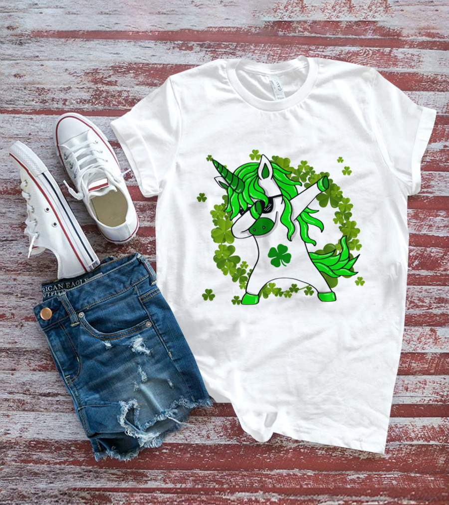 St. Patrick's Day Clover Unicorn Dabbing With Shamrock Mane Surrounded By Green Clovers T-Shirt