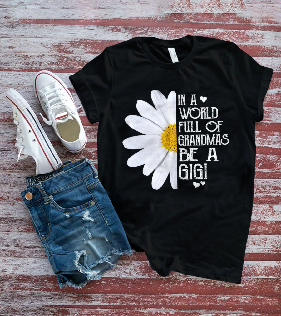 In A World Full Of Grandmas Be A Gigi With Daisy And Hearts T-Shirt