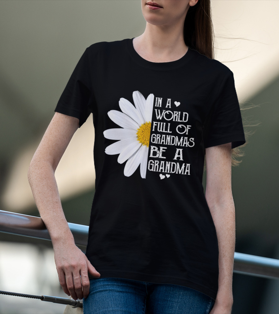In A World Full Of Grandmas Be A Grandma White Daisy Flower With Hearts T-Shirt