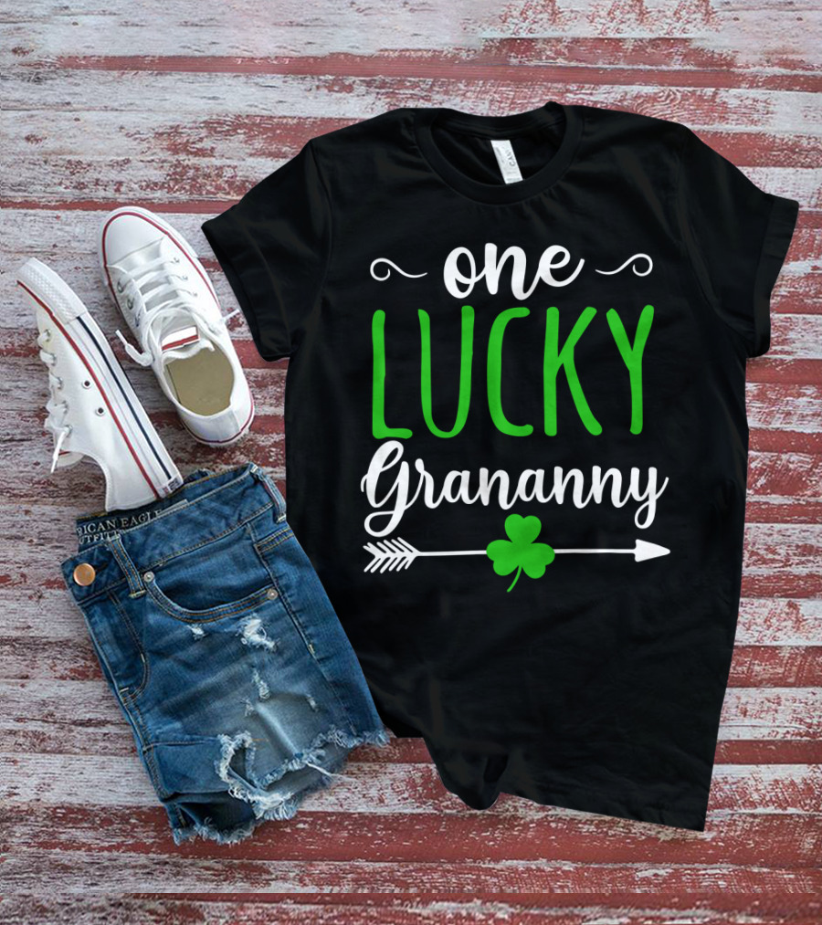One Lucky Grananny Shamrock Arrow T-Shirt