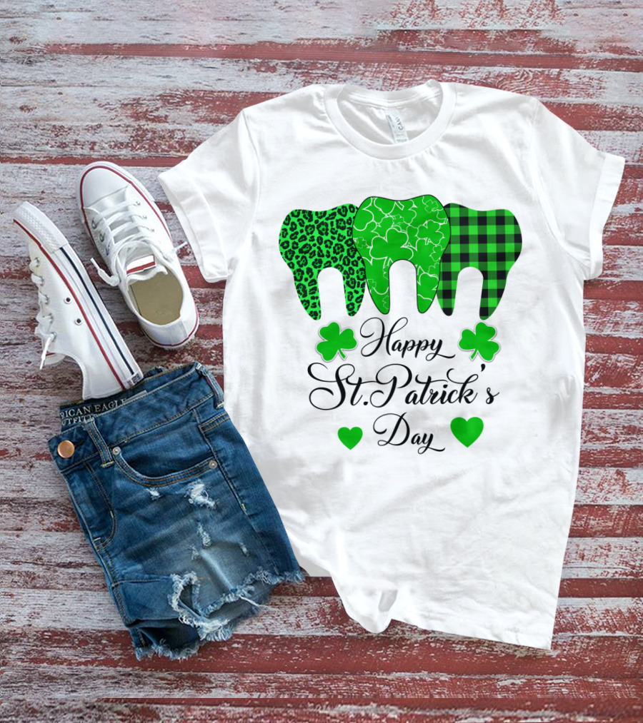 Happy St Patrick's Day Funny Dentist Clover Tooth T-Shirt