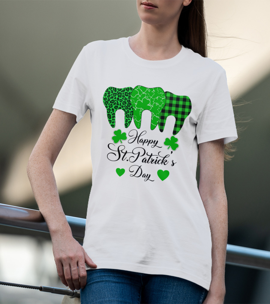 Happy St Patrick's Day Funny Dentist Clover Tooth T-Shirt