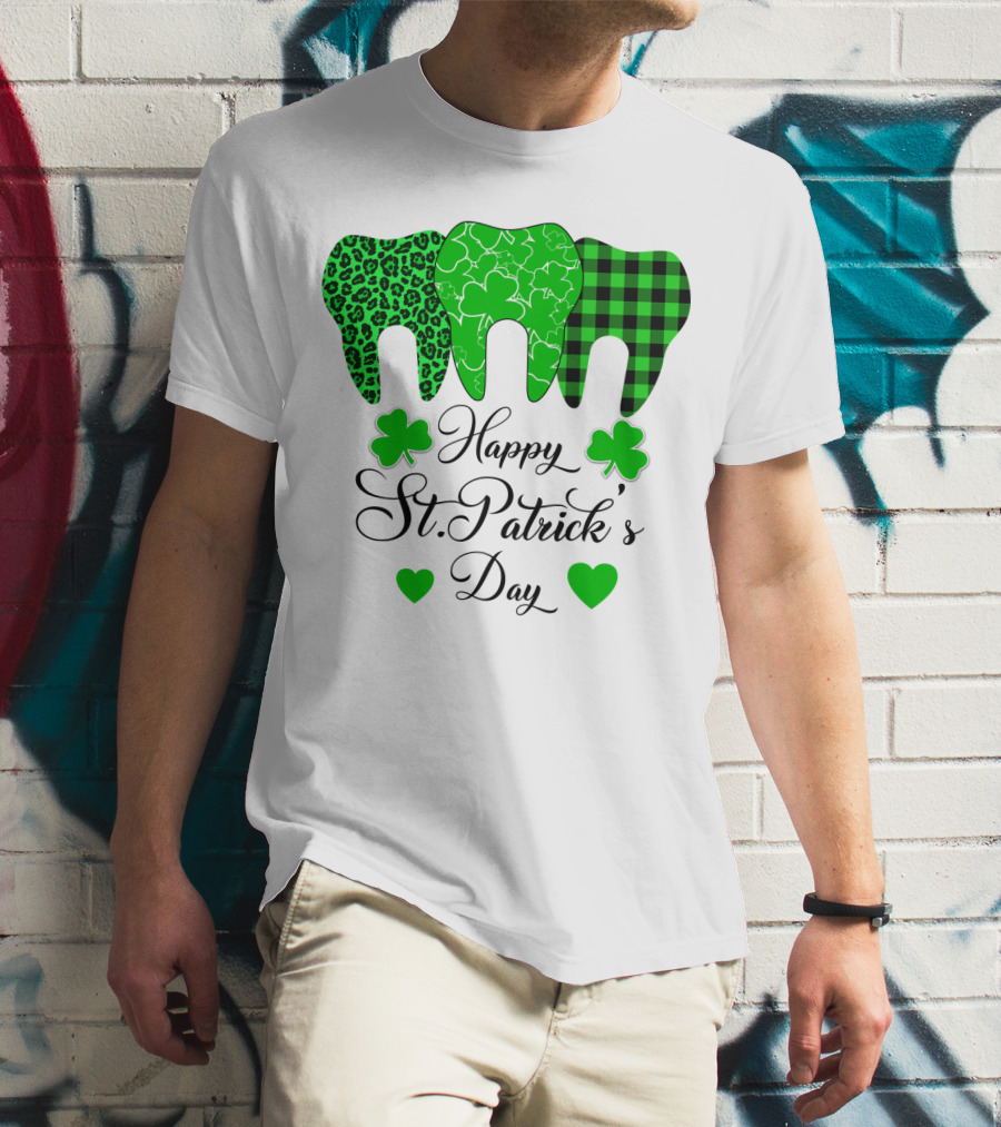 Happy St Patrick's Day Funny Dentist Clover Tooth T-Shirt