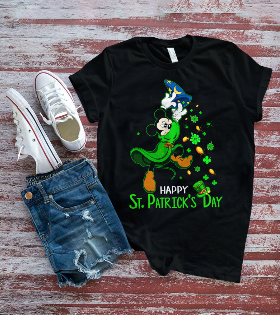 HAPPY ST. PATRICK'S DAY LUCKY CLOVERS MAGIC HAT T-Shirt