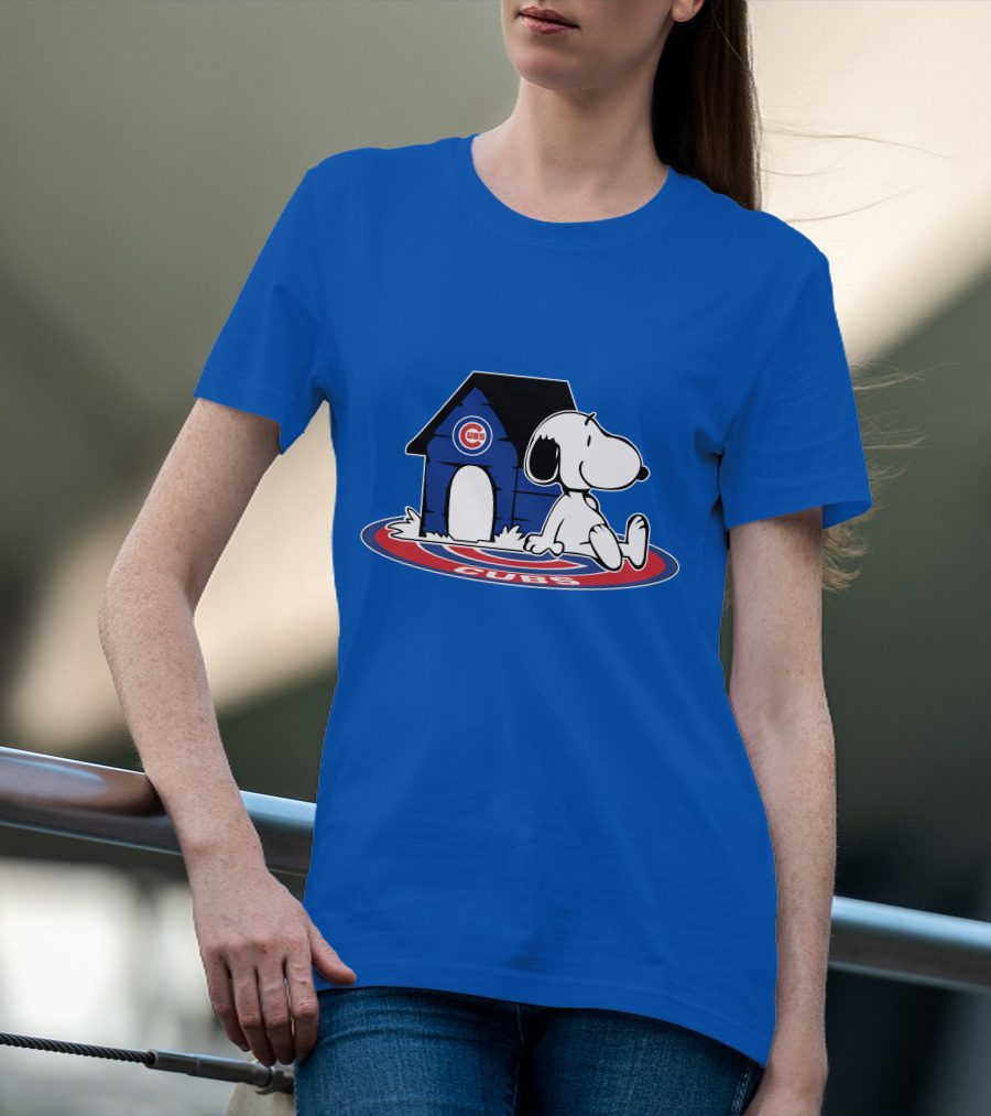 Chicago Cubs Fan Snoopy With Cubs Logo And Doghouse T-Shirt