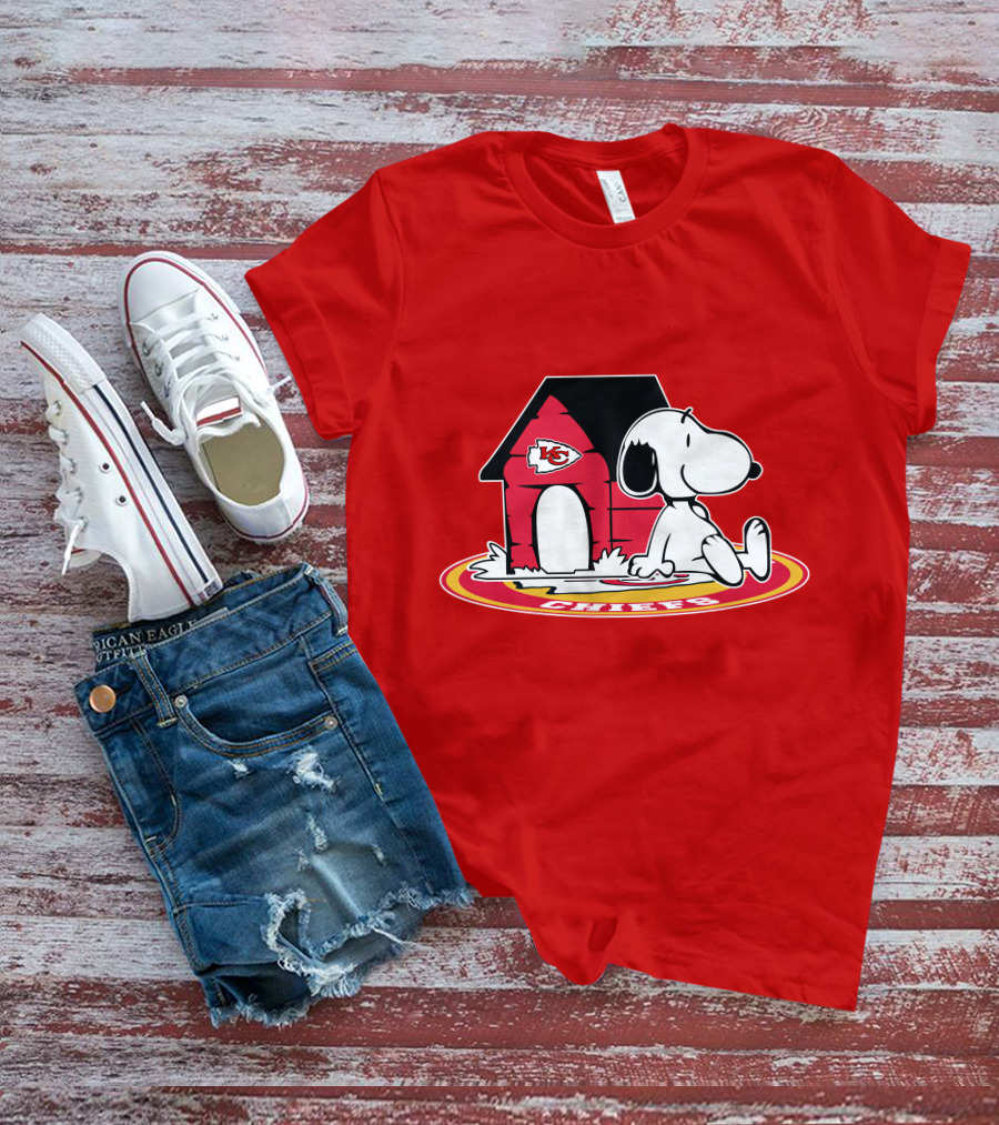 Kansas City Chiefs Snoopy Doghouse Football Fan Forever T-Shirt