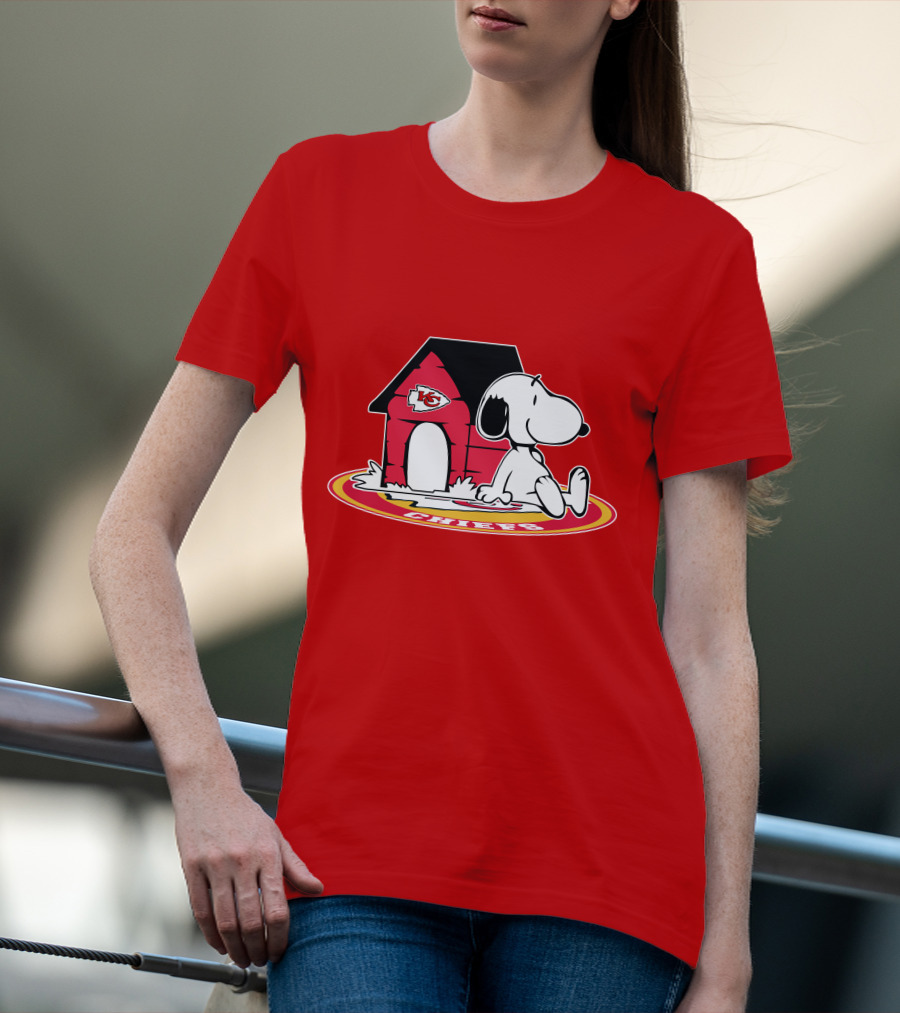 Kansas City Chiefs Snoopy Doghouse Football Fan Forever T-Shirt