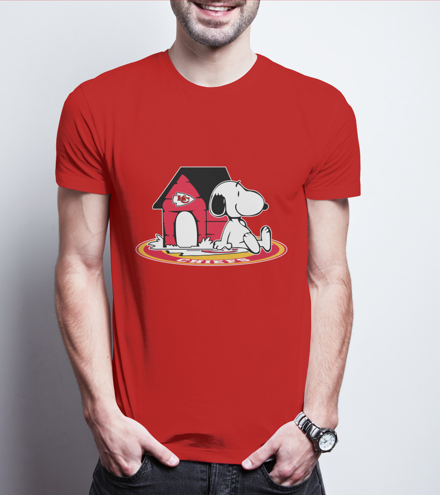 Kansas City Chiefs Snoopy Doghouse Football Fan Forever T-Shirt