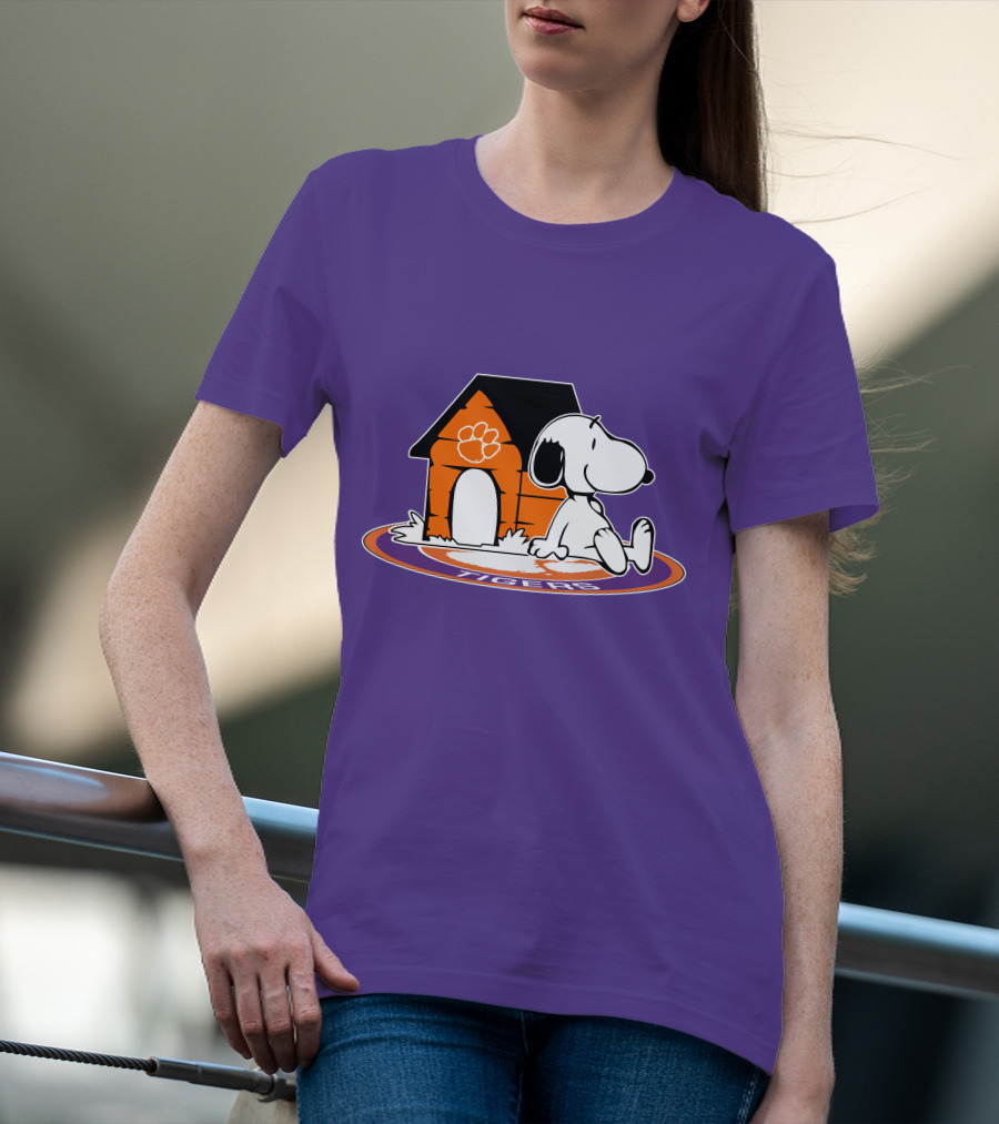 Clemson Tigers Football Forever Snoopy Doghouse Fan T-Shirt
