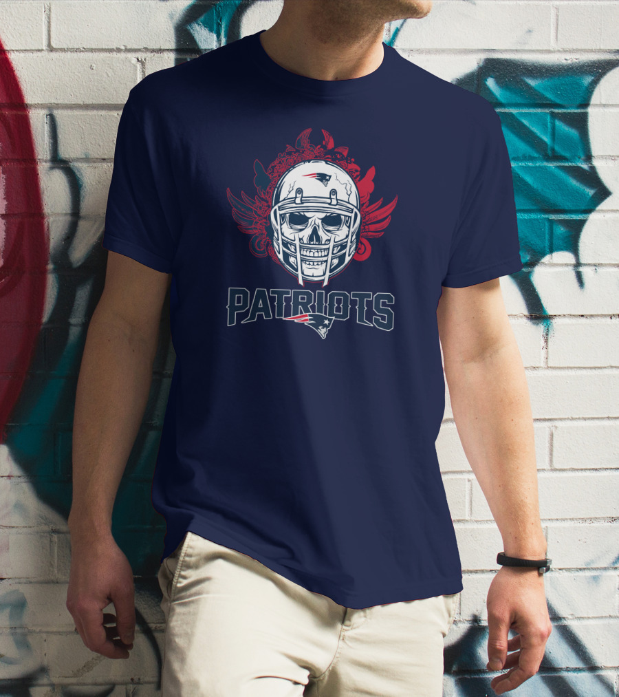 New England Patriots Skull Helmet Sports T-Shirt