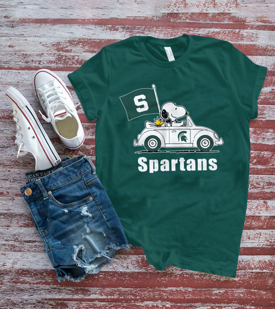 Snoopy Driving With Michigan State Spartans Flag T-Shirt