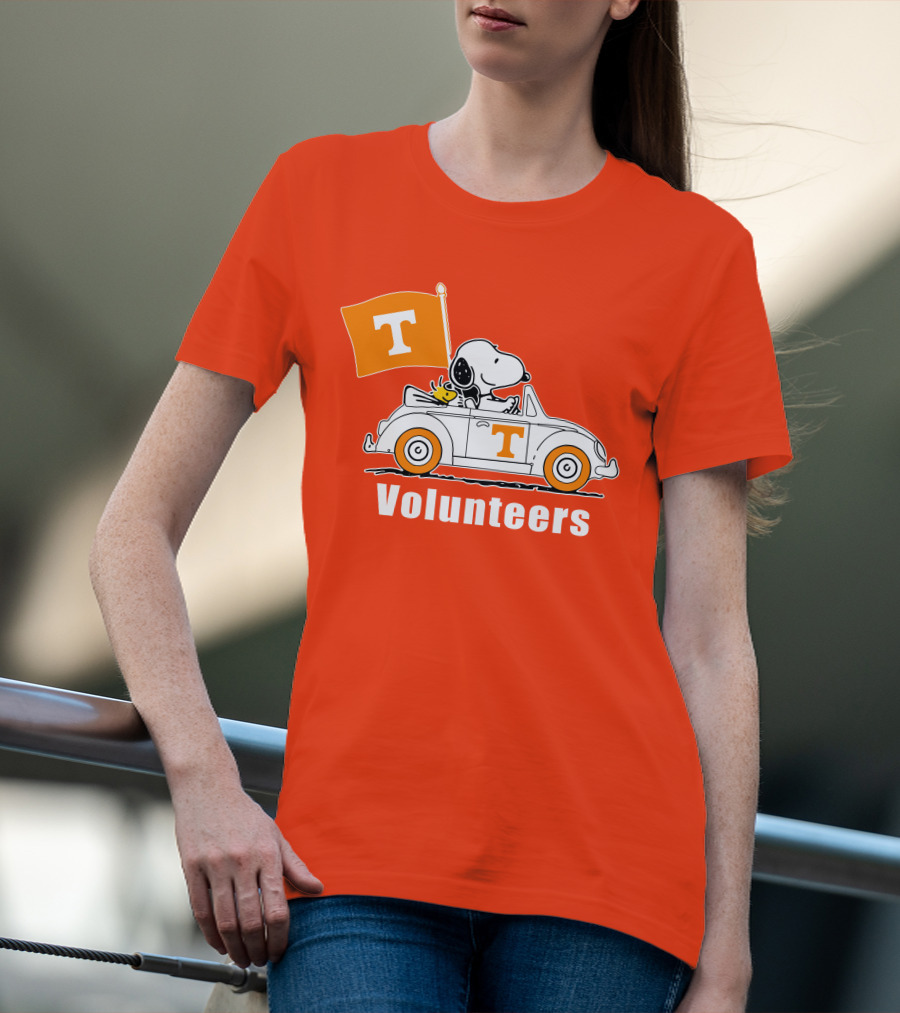 Tennessee Volunteers Snoopy Driving With T Flag T-Shirt