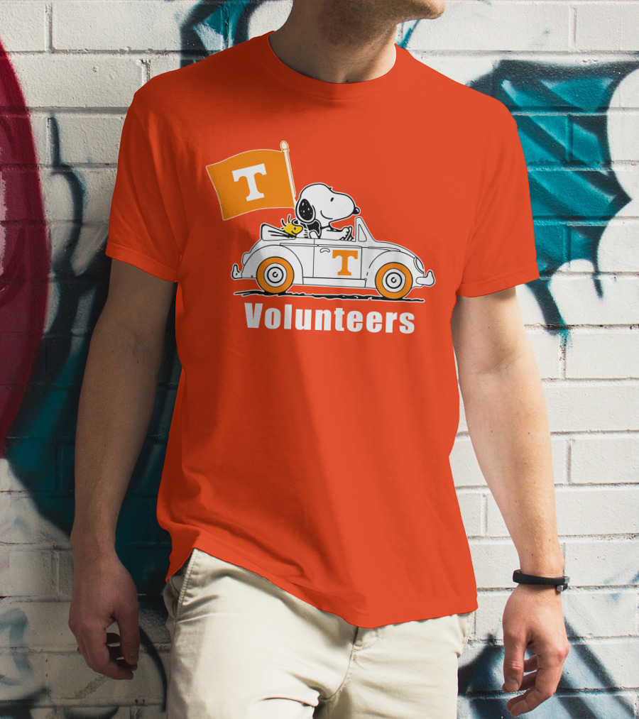 Tennessee Volunteers Snoopy Driving With T Flag T-Shirt