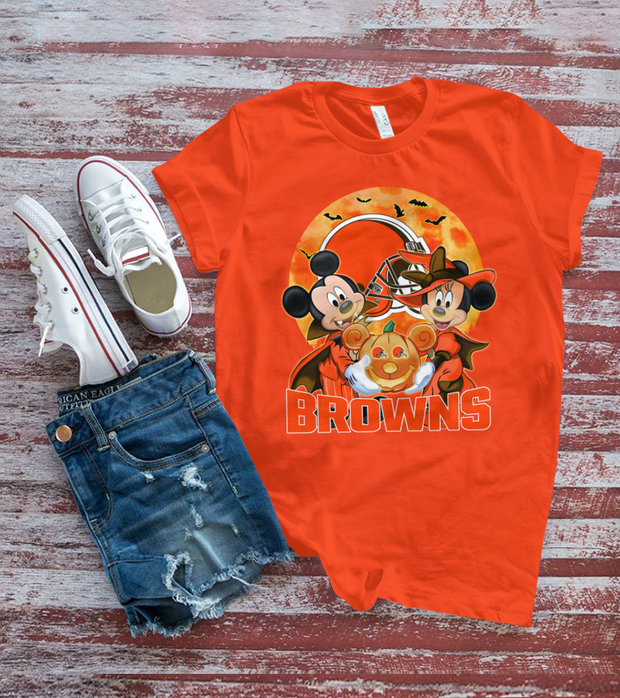 Cleveland Browns Mickey And Minnie Mouse Halloween Bats Pumpkin Helmet T-Shirt