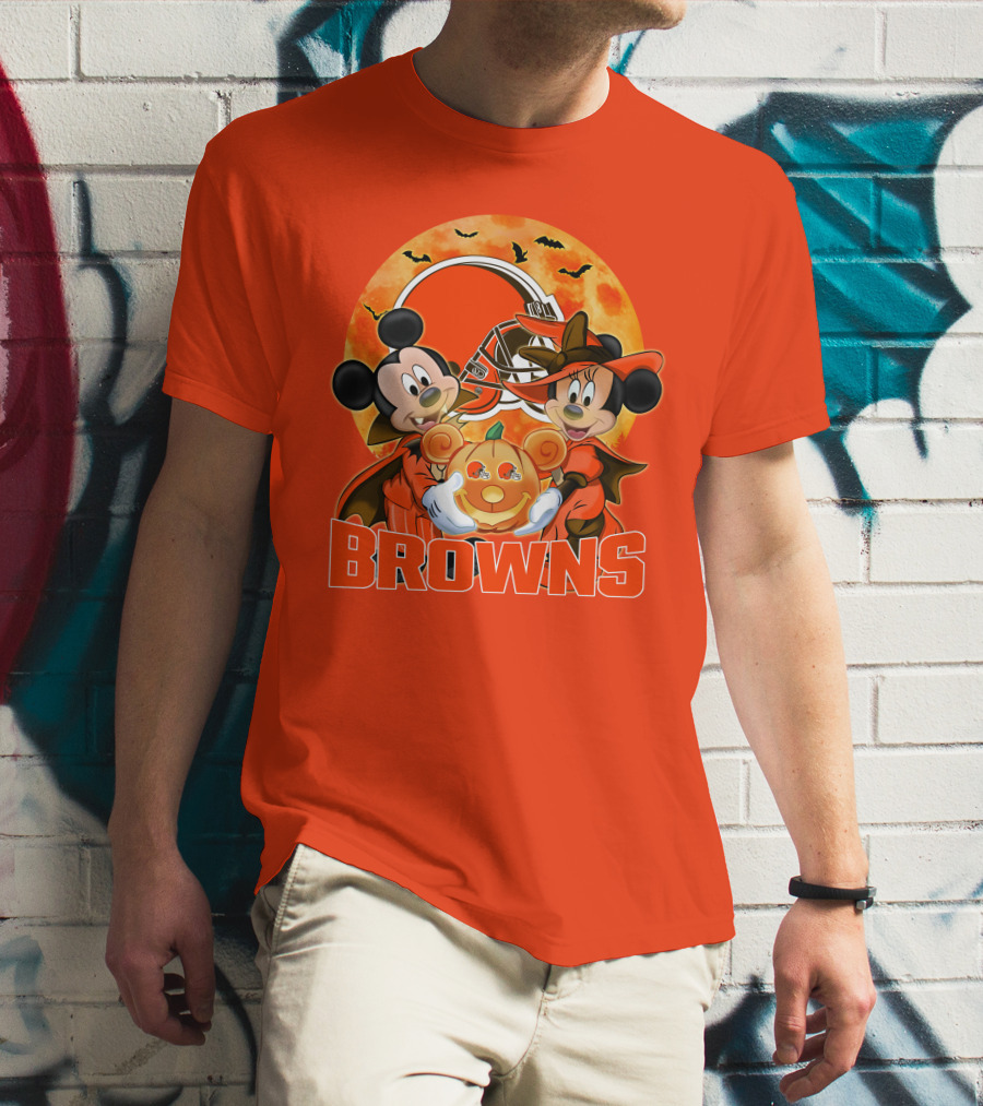 Cleveland Browns Mickey And Minnie Mouse Halloween Bats Pumpkin Helmet T-Shirt
