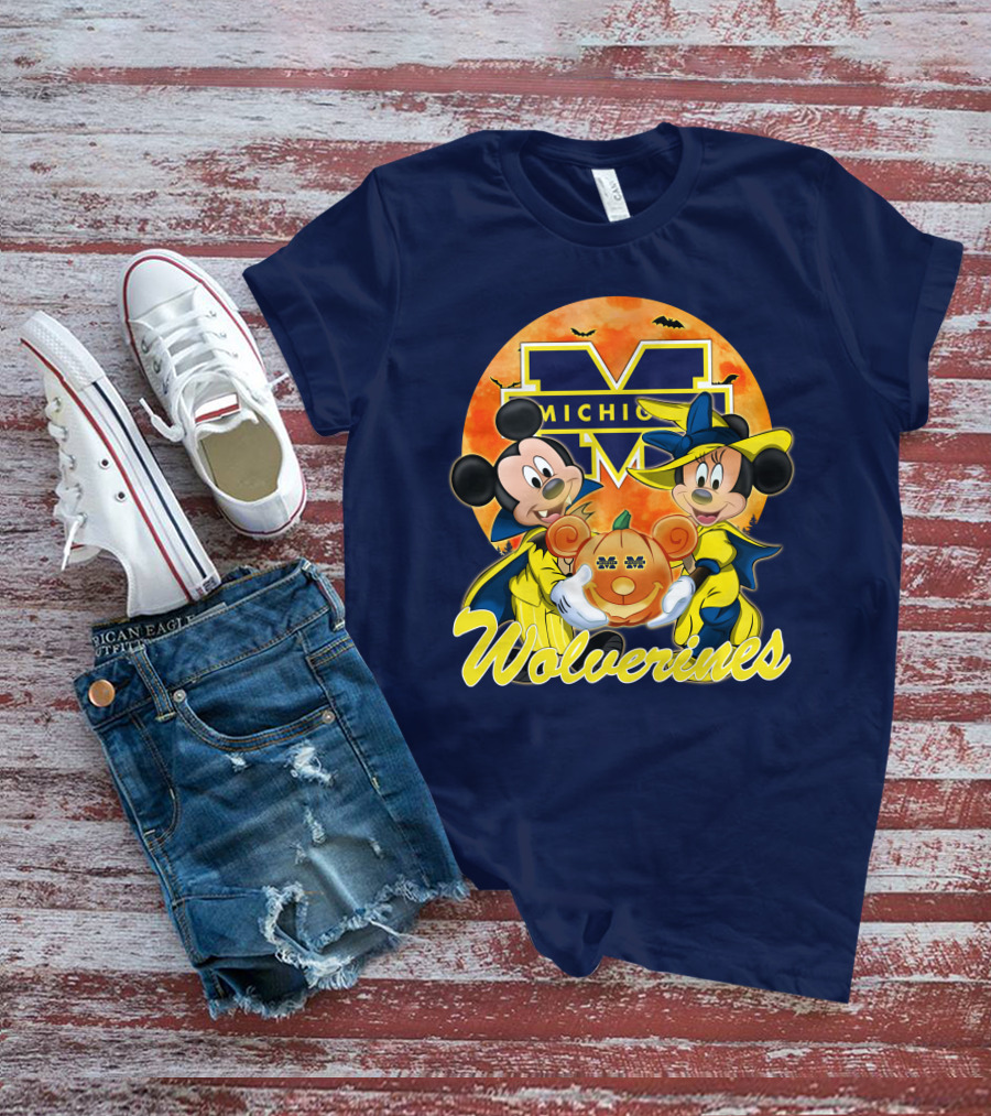 Michigan Wolverines Mickey And Minnie Mouse Halloween Pumpkin T-Shirt
