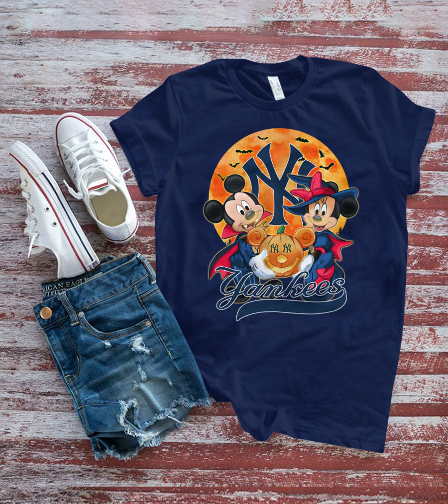 New York Yankees Mickey Mouse Minnie Mouse Halloween Pumpkin Moon Bats T-Shirt