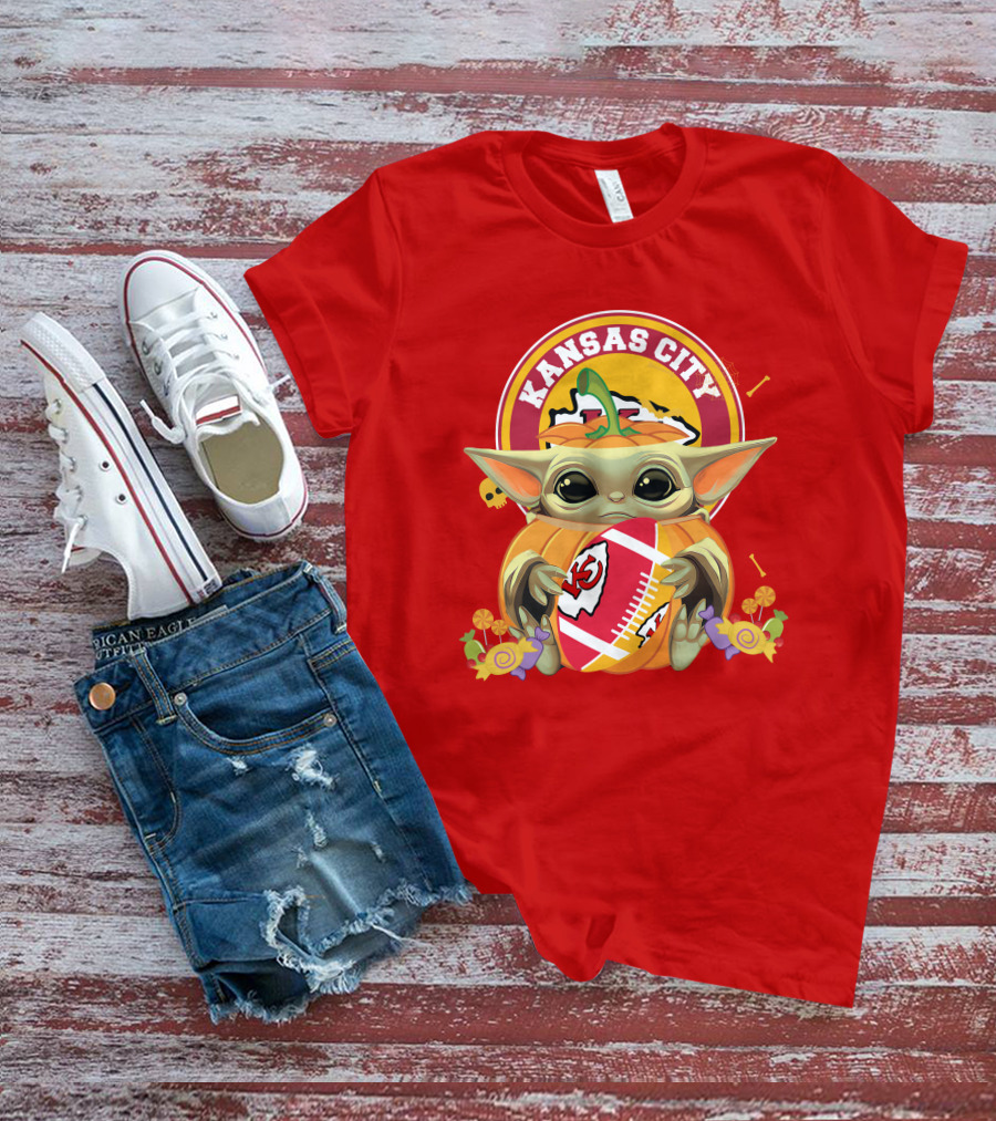Halloween Pumpkin Baby Yoda Kansas City Chiefs Football Hug T-Shirt