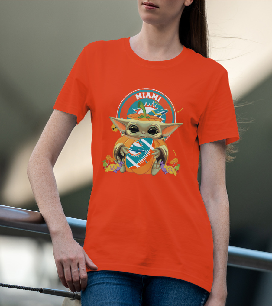 Halloween Pumpkin Baby Yoda Miami Dolphins Hug Football Candy Skulls T-Shirt