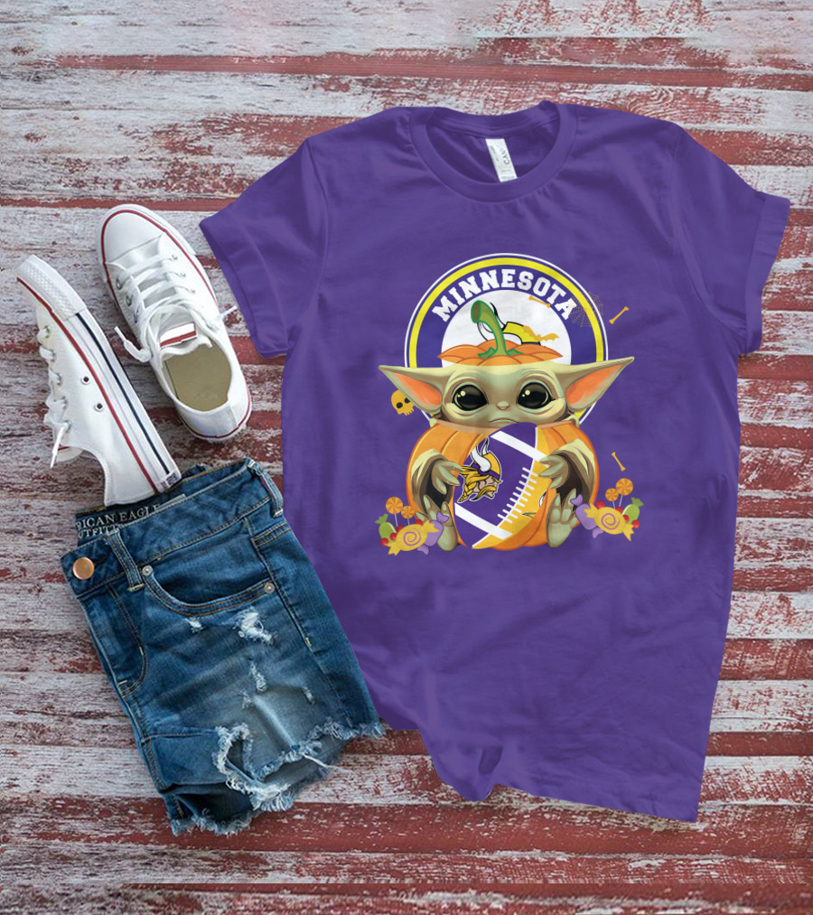 Halloween Pumpkin Baby Yoda Minnesota Vikings Hug T-Shirt
