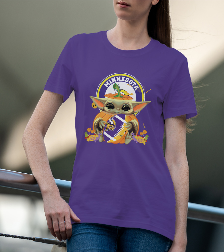 Halloween Pumpkin Baby Yoda Minnesota Vikings Hug T-Shirt