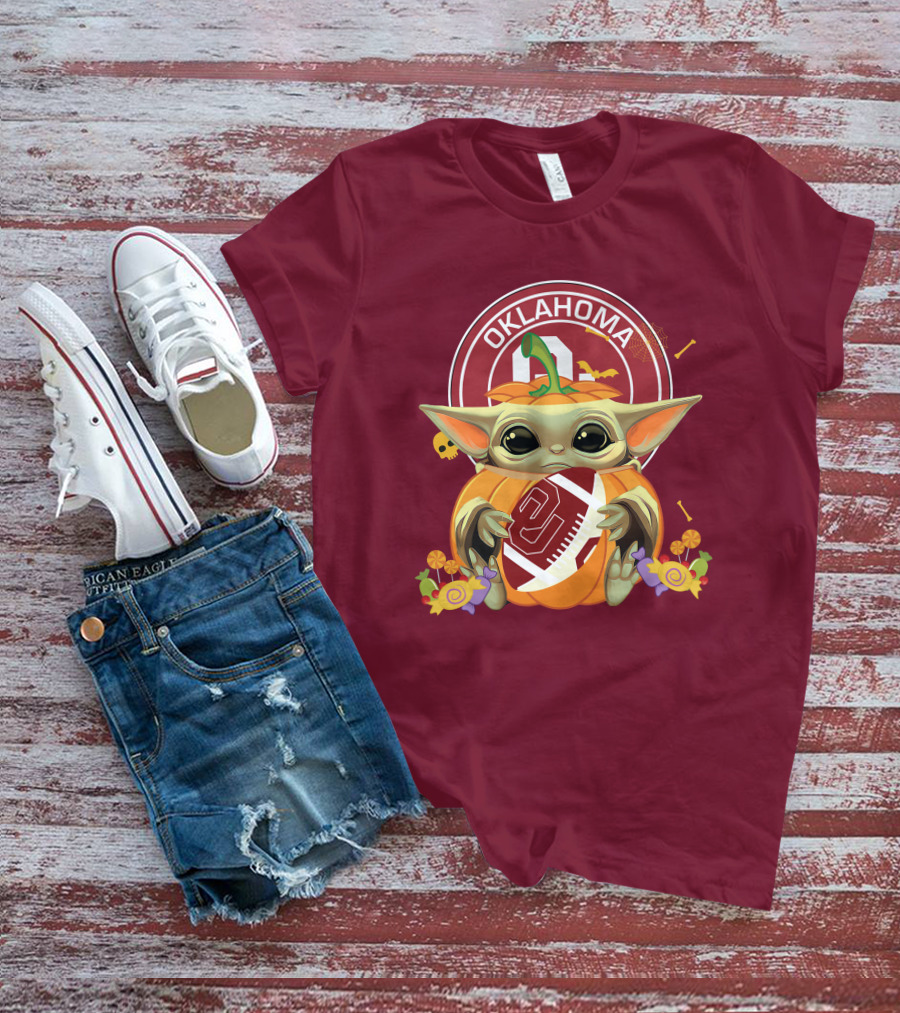 Halloween Pumpkin Baby Yoda Hug Oklahoma Sooners Football T-Shirt