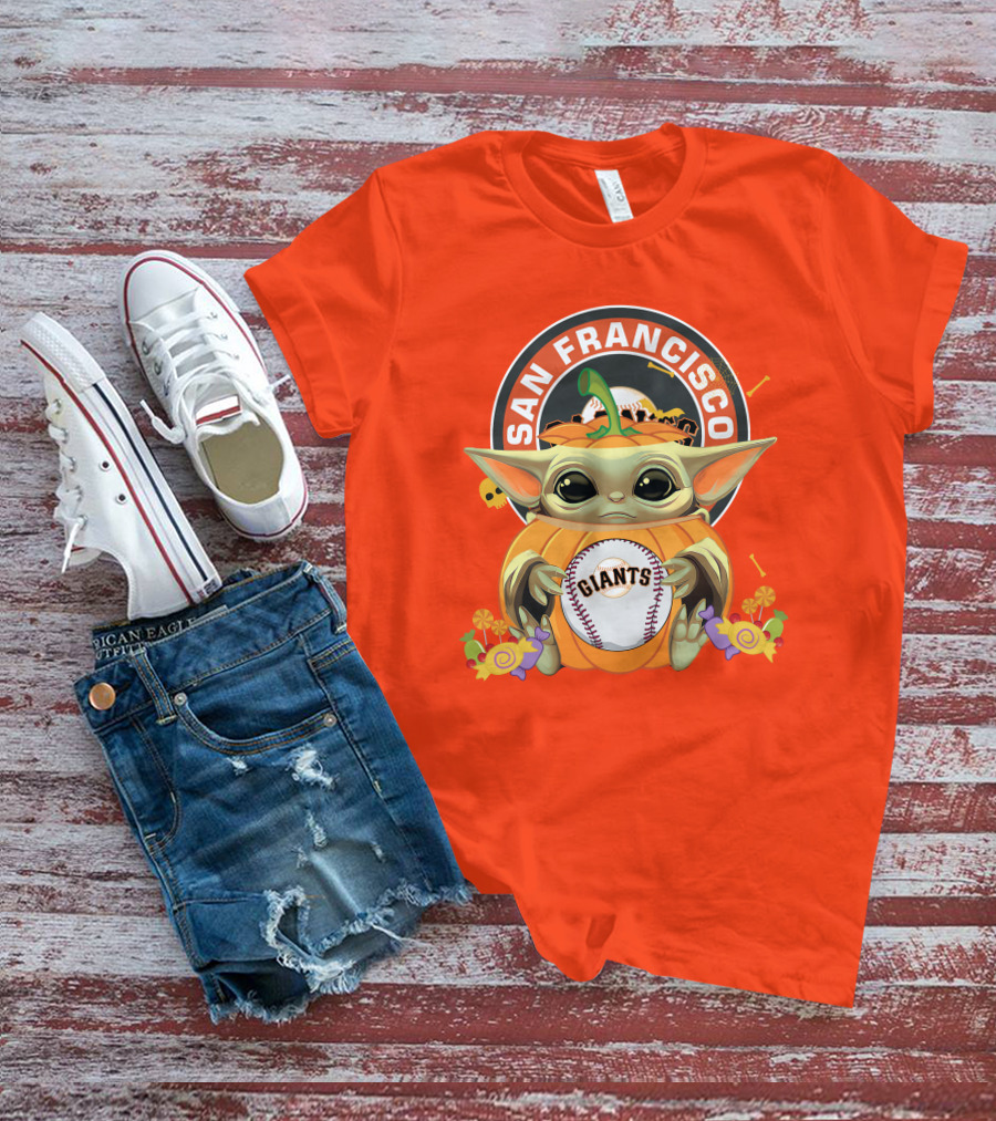 San Francisco Giants Halloween Baby Yoda Pumpkin Hug Baseball T-Shirt