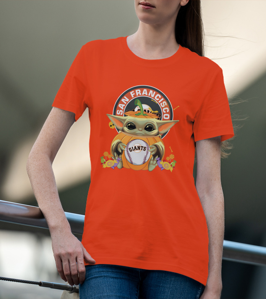 San Francisco Giants Halloween Baby Yoda Pumpkin Hug Baseball T-Shirt