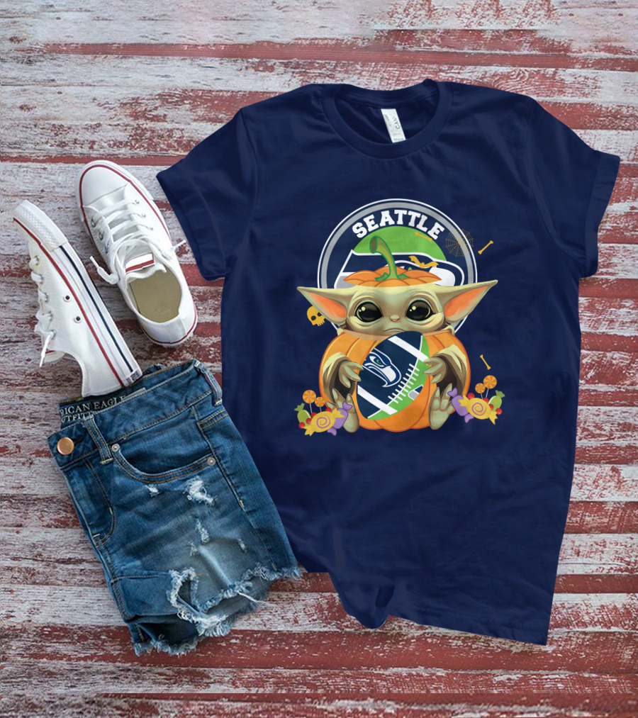 Seattle Seahawks Halloween Pumpkin Baby Yoda Hug T-Shirt