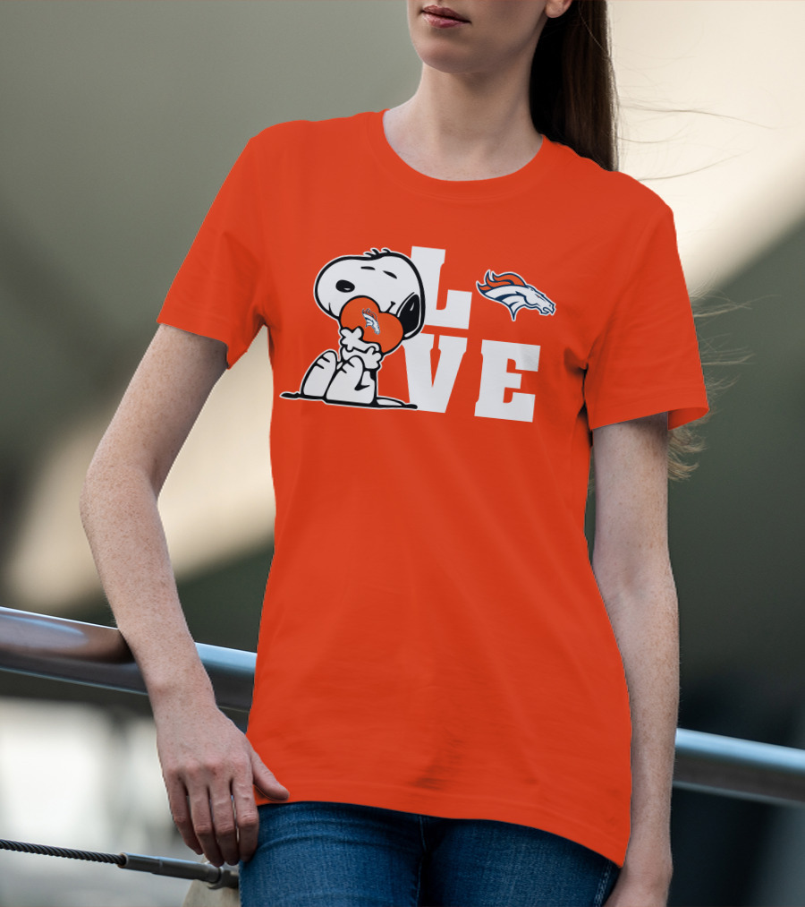 Snoopy Hugging Heart Denver Broncos Love T-Shirt